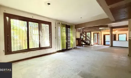 Casa com 5 quartos à venda na Avenida Guaíba, 4556, Vila Assunção, Porto Alegre