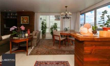 Vende-se amplo apartamento de 195m², 3 Suítes, 3 Vagas, localizado no bairro Bela Vista
