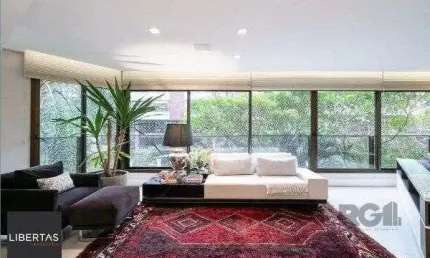 Apartamento de 192m² com 3 Suítes, 3 Vagas e Móveis Planejados de Alto Padrão Próximo à Praça da Encol