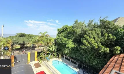 Casa com 3 quartos à venda na Avenida Guaíba, 4572, Vila Assunção, Porto Alegre