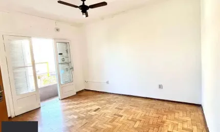 Apartamento 2 dormitórios com sacada e pátio - excelente localização