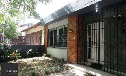 Casa no bairro Jardim Botânico de 3 dormitórios e 2 vagas