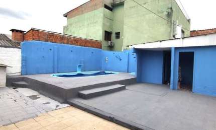 Casa no Sarandi de 2 dormitórios e pátio com piscina