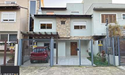 Casa para Venda - 270m², 3 dormitórios, sendo 1 suites, 2 vagas - Guarujá