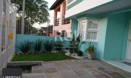 Casa em Porto Alegre, no bairro Espirito Santo, com 4 dormitório(s), e 4 banheiros, à venda.