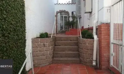 Casa para Venda - 400m², 3 dormitórios, sendo 1 suites, 2 vagas - Glória