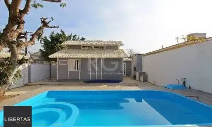 Casa para Venda - 101m², 3 dormitórios, sendo 1 suites, 3 vagas - Guarujá
