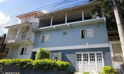 Casa Condominio para Venda - 235m², 3 dormitórios, sendo 1 suites, 2 vagas - Guarujá