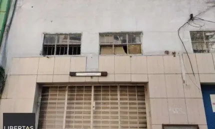 Prédio na Duque de Caxias, desocupado espaço amplo. Preço atrativo.