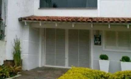 Casa em Porto Alegre, no bairro Ipanema, com 4 dormitório(s), e 4 banheiros, à venda.