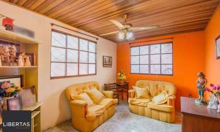Casa com 4 Dorms e Terreno Amplo – bairro São João, 400m²