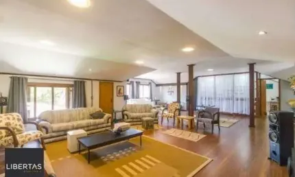 Casa para Venda - 300m², 4 dormitórios, sendo 1 suites, 8 vagas - Imperial Parque