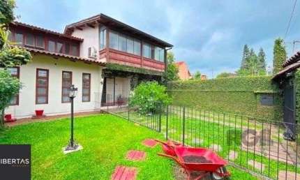 Casa para Venda - 235.64m², 3 dormitórios, sendo 1 suites, 3 vagas - Guarujá