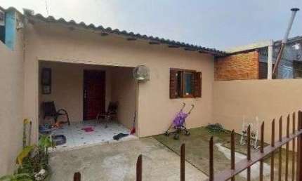 Casa em Porto Alegre, no bairro Ponta Grossa, com 2 dormitório(s), e 2 banheiros, à venda.