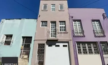 Casa para Venda - 154m², 2 dormitórios, sendo 1 suites, 2 vagas - Cidade Baixa