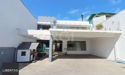 Casa para Venda - 400m², 4 dormitórios, sendo 2 suites, 4 vagas - Guarujá