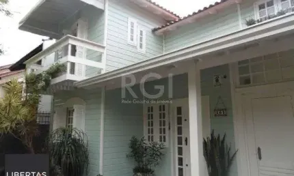 Sobrado para Venda - 208m², 3 dormitórios, sendo 1 suites, 4 vagas - Nonoai