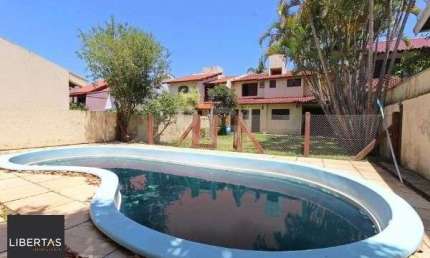 Casa em Porto Alegre, no bairro Ipanema, com 3 dormitório(s), e 3 banheiros, à venda.