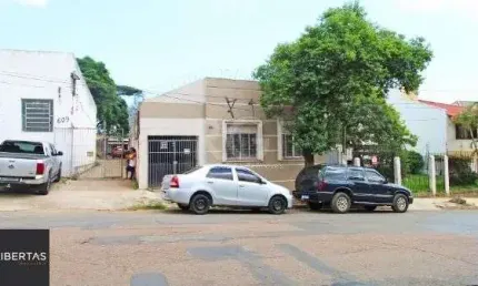 Casa em Porto Alegre, no bairro Medianeira, com 5 dormitório(s), e 5 banheiros, à venda.