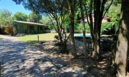 Casa em Porto Alegre, no bairro Ponta Grossa, com 3 dormitório(s), e 3 banheiros, à venda.