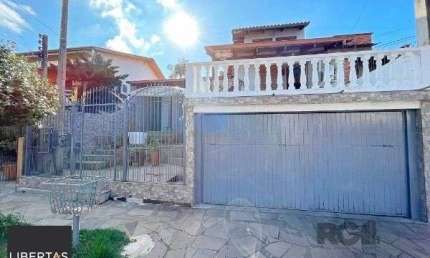 Sobrado em Porto Alegre, no bairro Vila Nova, com 3 dormitório(s), e 3 banheiros, à venda.
