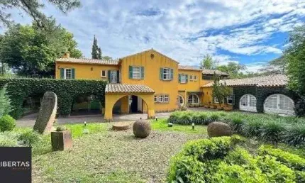 Casa em porto alegre, no bairro pedra redonda, com 7 dormitório(s), e 7 banheiros, à venda.