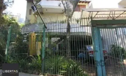 Casa em Porto Alegre, no bairro Nonoai, com 4 dormitório(s), e 4 banheiros, à venda.