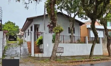 Casa em Porto Alegre, no bairro Tristeza, com 3 dormitório(s), e 3 banheiros, à venda.