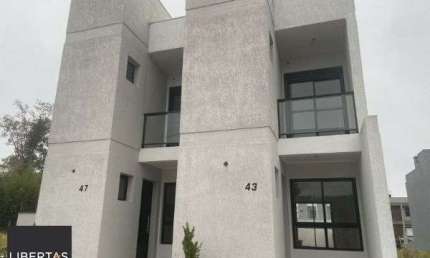 Casa em Porto Alegre, no bairro Hípica, com 2 dormitório(s), e 2 banheiros, à venda.
