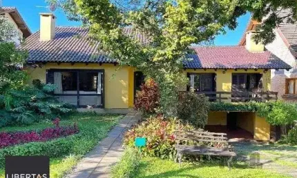 Casa Condominio em Porto Alegre, no bairro Cavalhada, com 4 dormitório(s), e 4 banheiros, à venda.