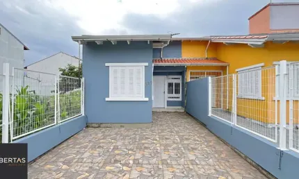 Casa em Porto Alegre, no bairro Hípica, com 2 dormitório(s), e 2 banheiros, à venda.