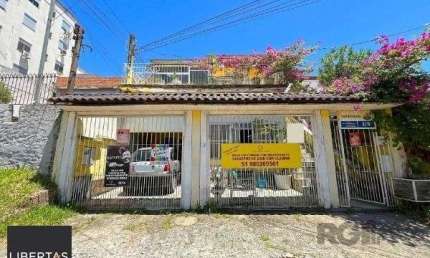 Casa em Porto Alegre, no bairro Jardim Itu, com 2 dormitório(s), e 2 banheiros, à venda.