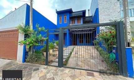 Casa em Porto Alegre, no bairro Hípica, com 3 dormitório(s), e 3 banheiros, à venda.