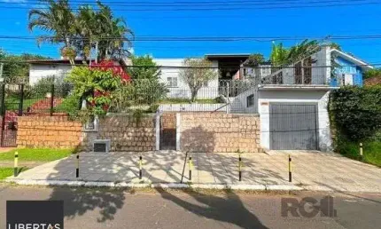 Casa Condominio em Porto Alegre, no bairro Santa Tereza, com 3 dormitório(s), e 3 banheiros, à venda.