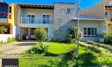 Casa em Porto Alegre, no bairro Hípica, com 3 dormitório(s), e 3 banheiros, à venda.