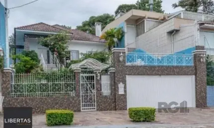 Casa em Porto Alegre, no bairro Vila Assunção, com 3 dormitório(s), e 3 banheiros, à venda.