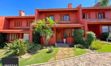 Casa Condominio em Porto Alegre, no bairro Cristal, com 4 dormitório(s), e 4 banheiros, à venda.