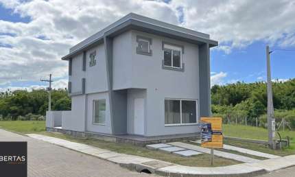 Casa Condominio em Porto Alegre, no bairro Campo Novo, com 3 dormitório(s), e 3 banheiros, à venda.