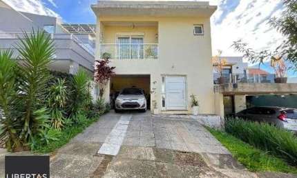 Casa Condominio em Porto Alegre, no bairro Vila Nova, com 3 dormitório(s), e 3 banheiros, à venda.