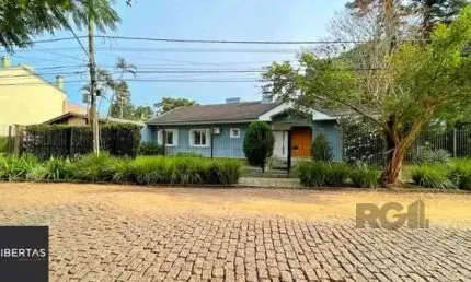 Casa em porto alegre, no bairro ipanema, e 0 banheiros, à venda.