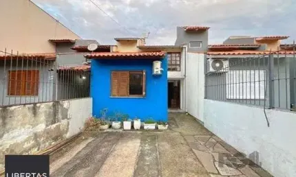 Casa em Porto Alegre, no bairro Hípica, com 2 dormitório(s), e 2 banheiros, à venda.