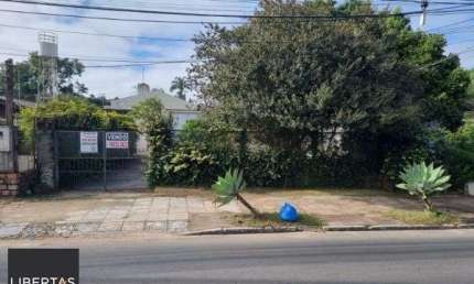 Terreno em Porto Alegre, no bairro Cavalhada, à venda.