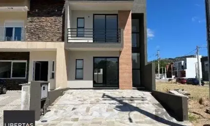Casa condominio em porto alegre, no bairro campo novo, com 3 dormitório(s), e 3 banheiros, à venda.