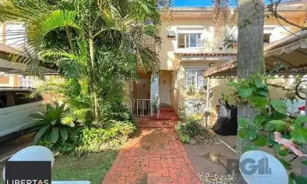 Casa Condominio em Porto Alegre, no bairro Tristeza, com 3 dormitório(s), e 3 banheiros, à venda.