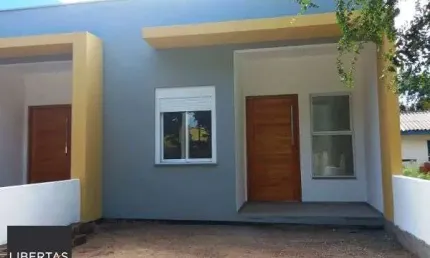 Casa em Porto Alegre, no bairro Belém Novo, com 3 dormitório(s), e 3 banheiros, à venda.