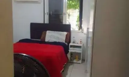 Casa em Porto Alegre, no bairro Guarujá, com 2 dormitório(s), e 2 banheiros, à venda.