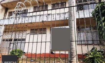 Casa em Porto Alegre, no bairro Cristal, com 4 dormitório(s), e 4 banheiros, à venda.