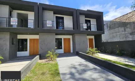 Casa em Porto Alegre, no bairro Aberta dos Morros, com 3 dormitório(s), e 3 banheiros, à venda.