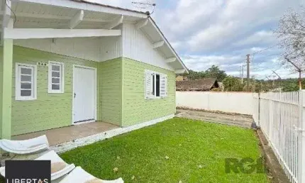 Casa em porto alegre, no bairro guarujá, com 2 dormitório(s), e 2 banheiros, à venda.