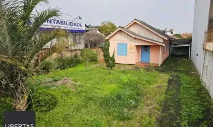 Casa em Porto Alegre, no bairro Espírito Santo, com 3 dormitório(s), e 3 banheiros, à venda.